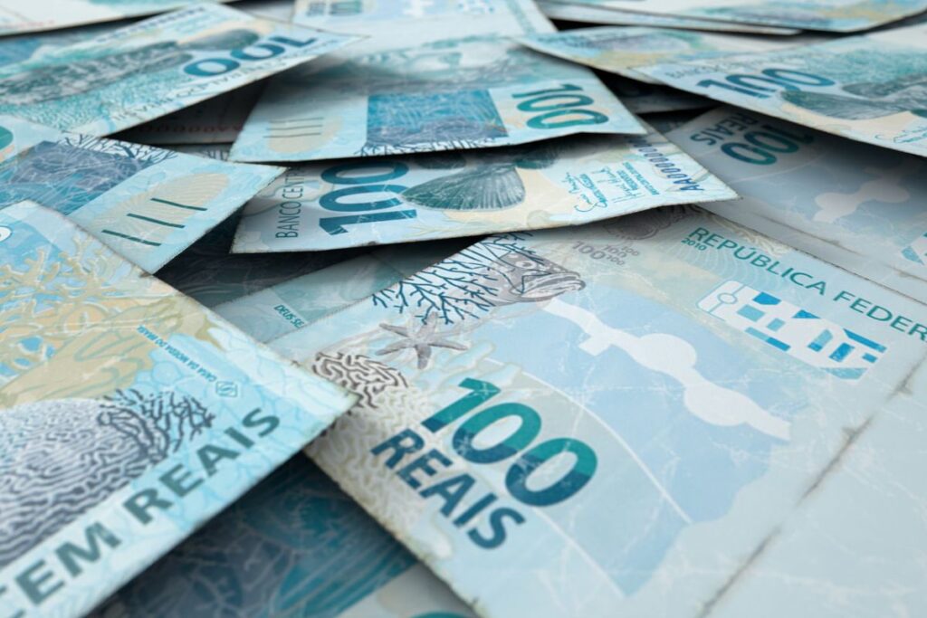 Cédulas de cem reias