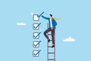 ilustração de homem dando check em etapas